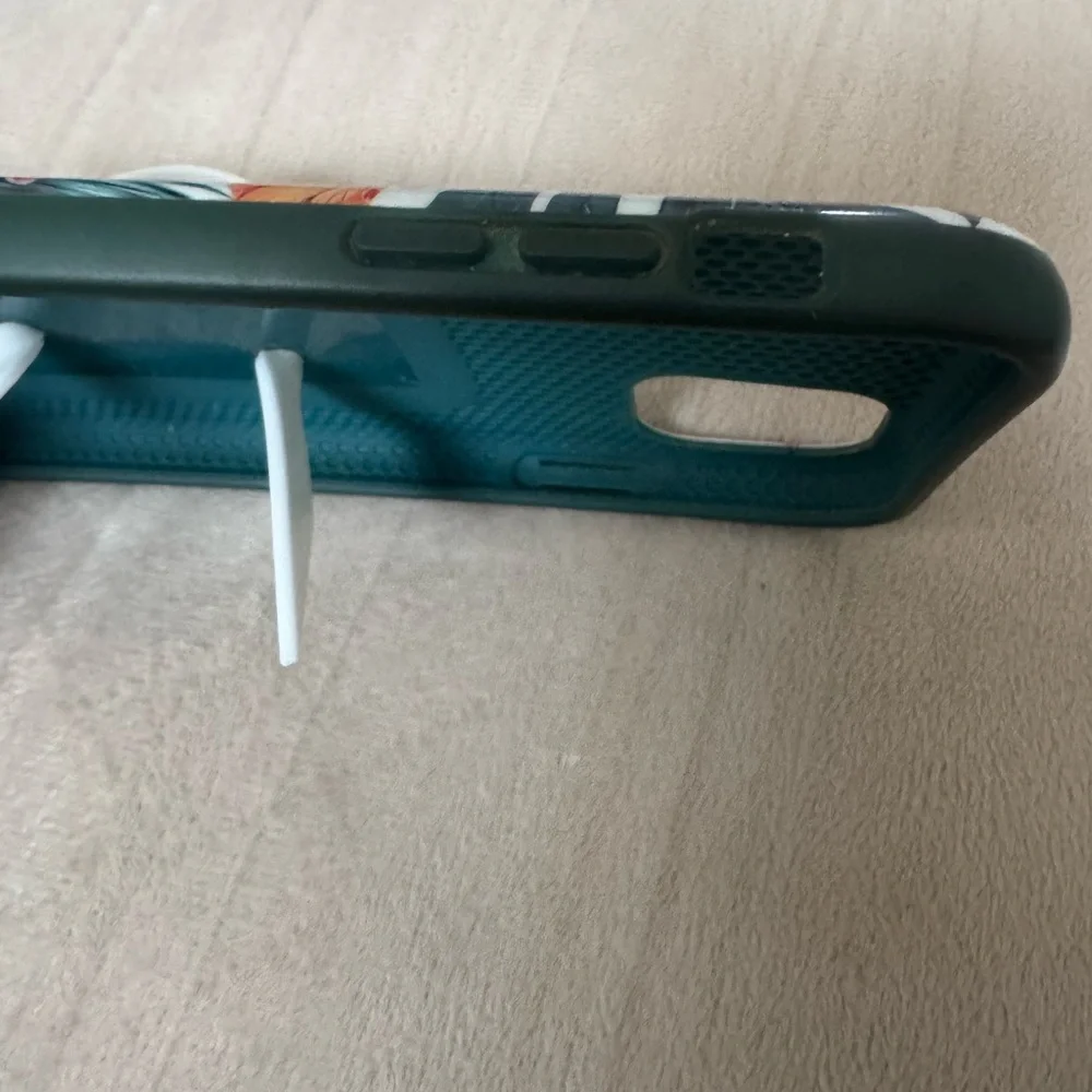 Loopy IPhone 11/XR case Hibiscus  Great condition